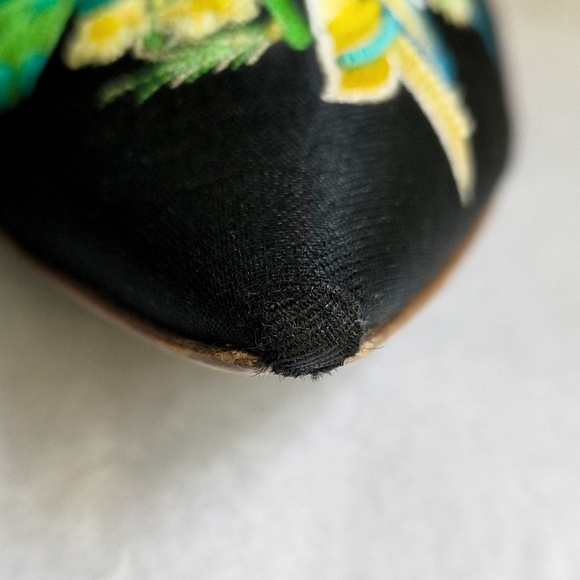 Alberta Ferretti embellished silk shantung flat pointed mules - Picture 4 of 14